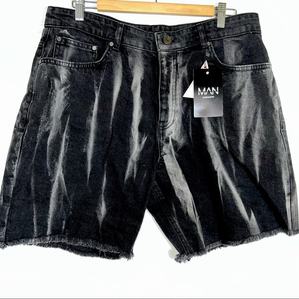 Relaxed Fit Bleached Jean Short